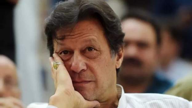 पाकिस्तानको निर्वाचनबाट इमरान खान बाहिर, अब के हुन्छ ?