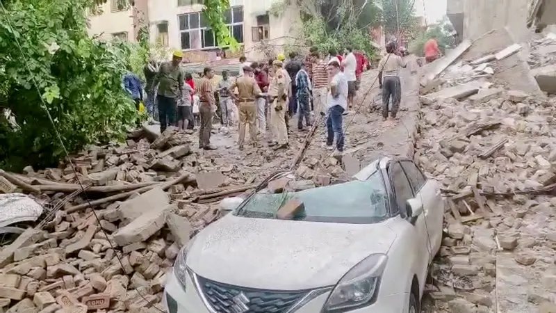 दिल्लीमा निर्माणाधीन पाँच तले भवन भत्किँदा एक जनाको मृत्यु