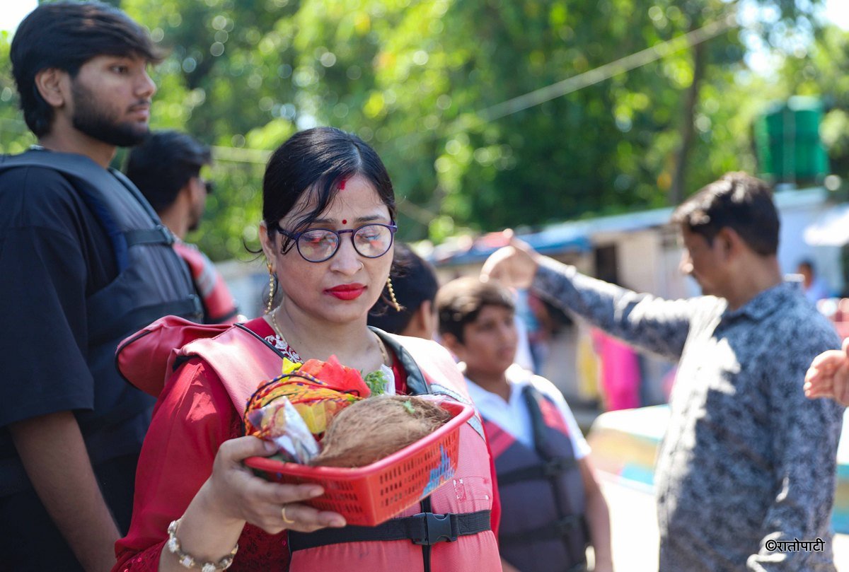 indian tourist in pokhara (2)
