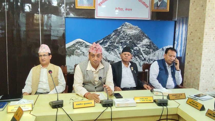   मुख्यमन्त्री बानियाँले गरे मन्त्रीहरूसँग करार सम्झौता
