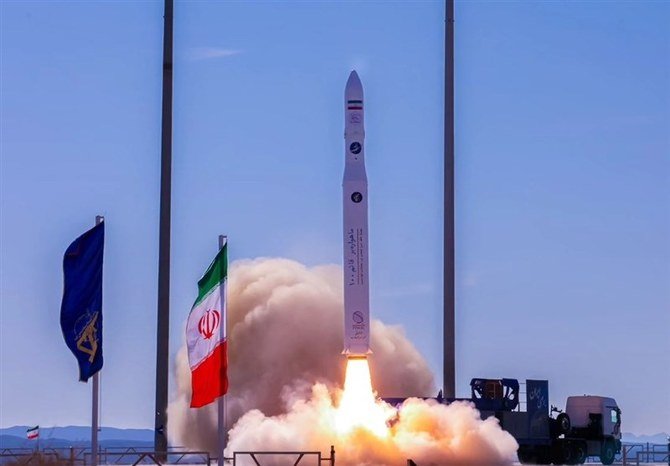 इरानद्वारा अन्तरिक्षमा ३ वटा उपग्रह एकसाथ प्रक्षेपण