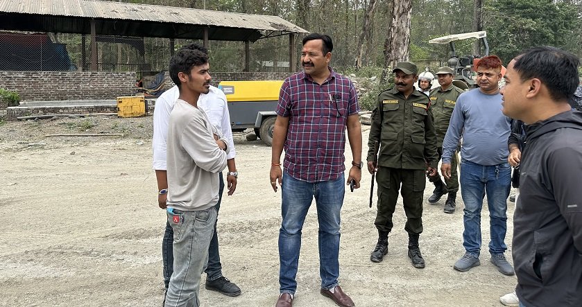 सडक निर्माण सुस्त भएको भन्दै मेयरले लिए ठेकेदार कम्पनीको गाडी नियन्त्रणमा