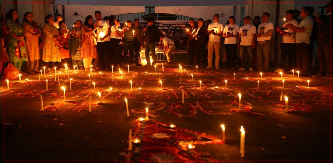   शहीद परिवारद्वारा संसद् भवन अगाडि दीप प्रज्वलन, तस्बिरहरू