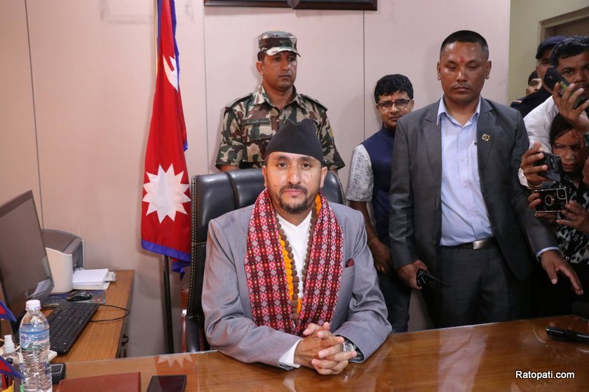 सञ्चारमन्त्री खरेलले फर्काए मन्त्रालयको पहिलो निर्णयको प्रस्ताव