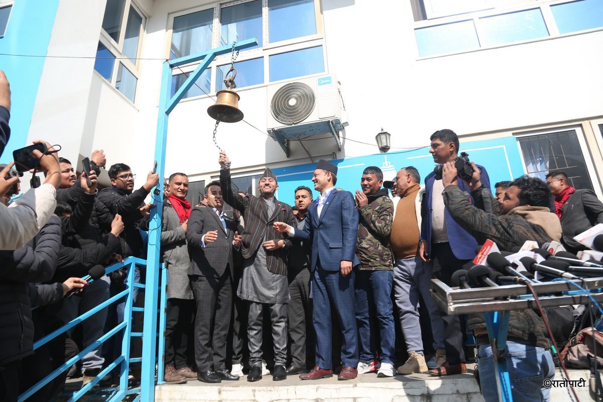   मन्त्री पद त्यागेर रास्वपा छिरे जगदीश खरेल, तस्बिरहरू