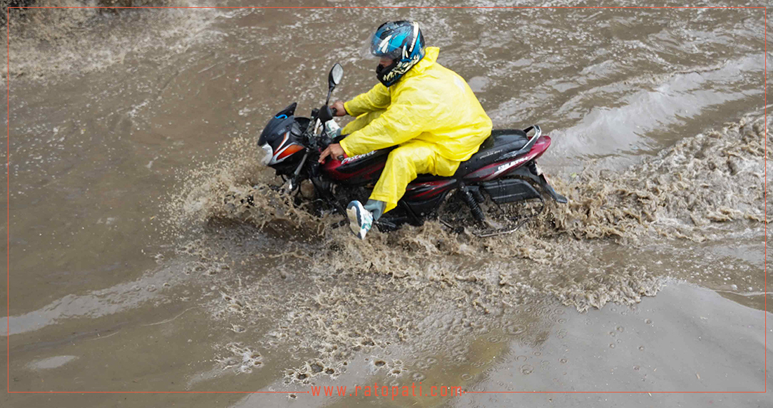 कंकेश्वरी मन्दिर क्षेत्रको सडकमा पानी जमेपछि...