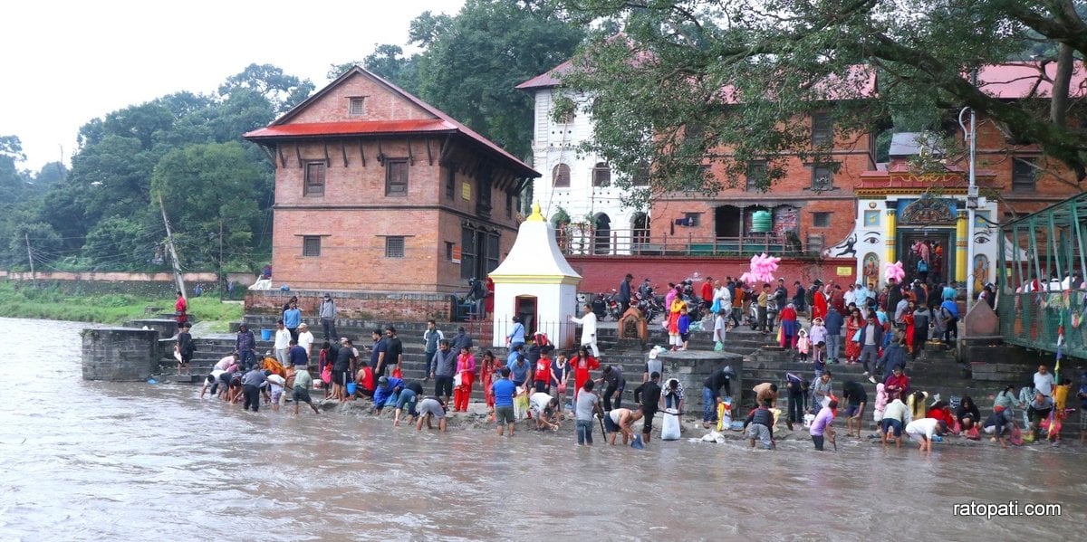 जमरा राख्ने बालुवा खोज्दै बागमतीमा (फोटोफिचर)