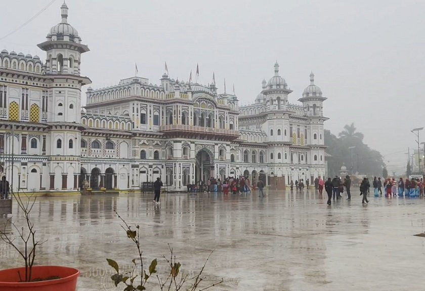 अत्याधिक चिसो र शितलहरका कारण मधेसको जनजीवन प्रभावित