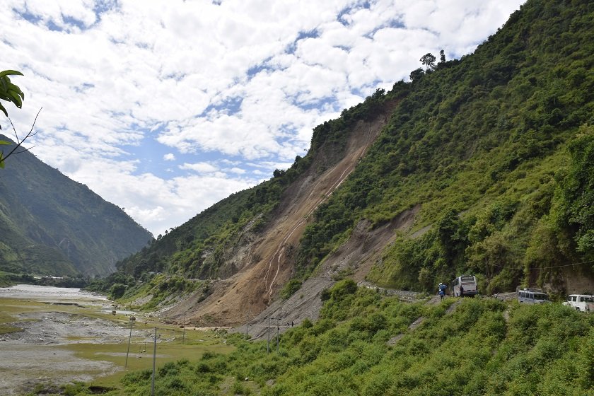 सुक्खा पहिरोले जयपृथ्वी राजमार्ग अवरूद्ध