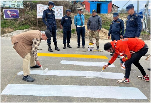 दिक्तेल बजारमा ‘जेब्राक्रस’ तथा ‘स्पिड ब्रेकर’ निर्माण