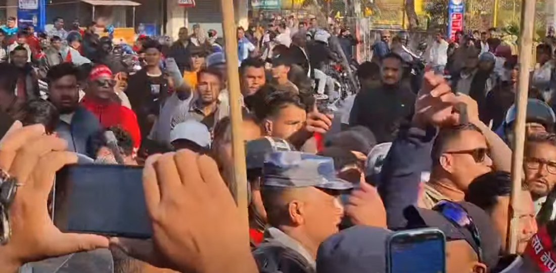   धनगढीमा जेनजी र युवासङ्घबिच झडप, एक जना घाइते