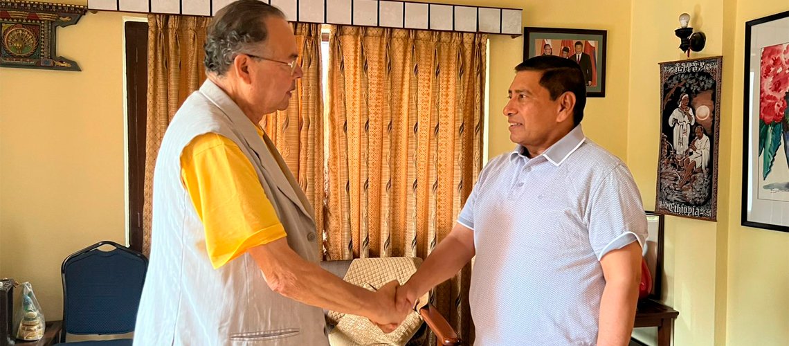   दोस्रो तहका कम्युनिस्ट नेताहरू लगातार छलफलमा