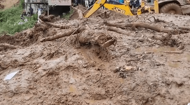 गोरखाबाट काठमाडौँ जाँदा सम्पर्कबिहीन भएको बस झ्याप्लेखोलामा पुरिएको आशङ्का