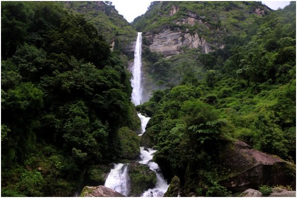 आहा ! मनै लोभ्याउने फुङफुङ्गे झरना