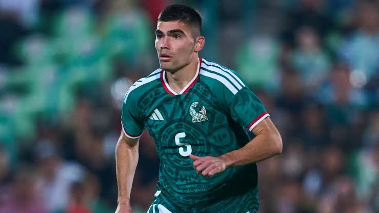 Johan Vasquez: Key Player for Genoa and Mexico National Football Team