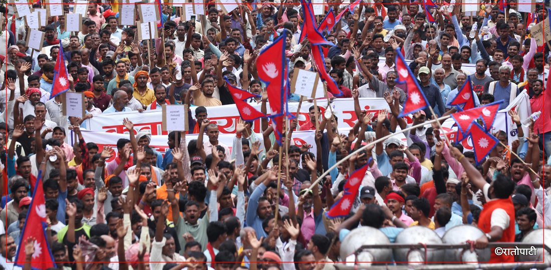   राष्ट्रिय झण्डासहित बालेनविरूद्ध आन्दोलनमा कवाड व्यवसायी, तस्बिरहरू