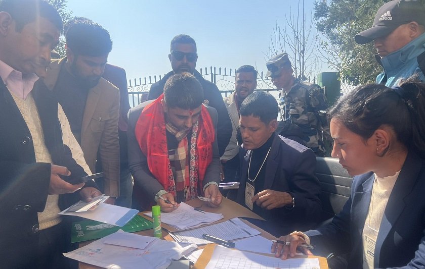 प्रतिस्पर्धीलाई प्रस्तावक राखेर गोरखा–२ मा रास्वपाका बुर्लाकोटीको उम्मेदवारी दर्ता