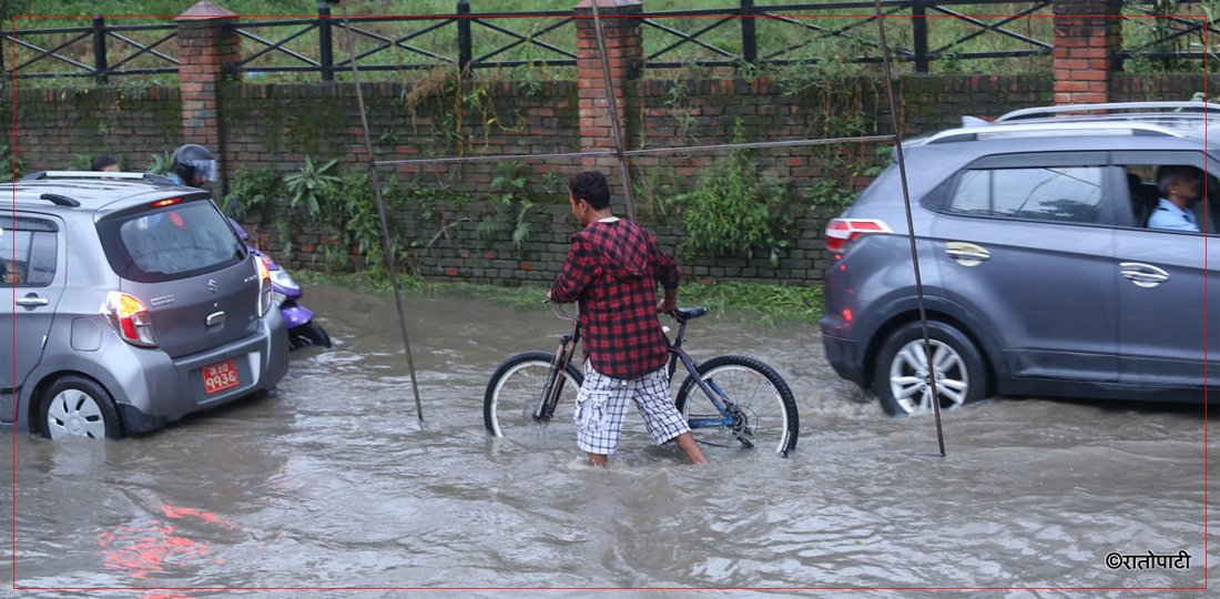 वर्षासँगै सानेपाको कालो पुलमुनि यो हालत, तस्बिरहरू