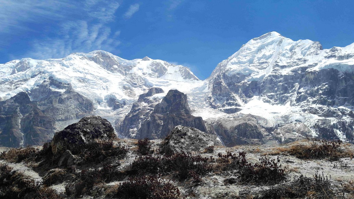 कञ्चनजङ्घा हिमाल हेर्न माईजोगमाईमा पर्यटक