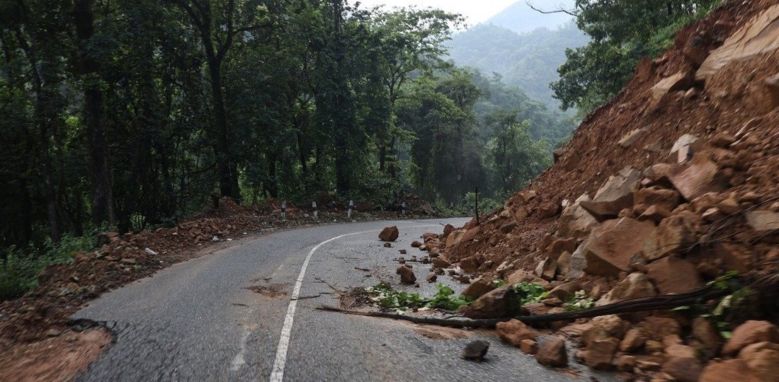 पहिरोले कान्तिलोक पथ अवरूद्ध