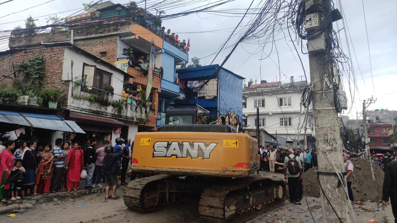 तीन बुँदे सहमतिपछि कपनमा चल्यो डोजर