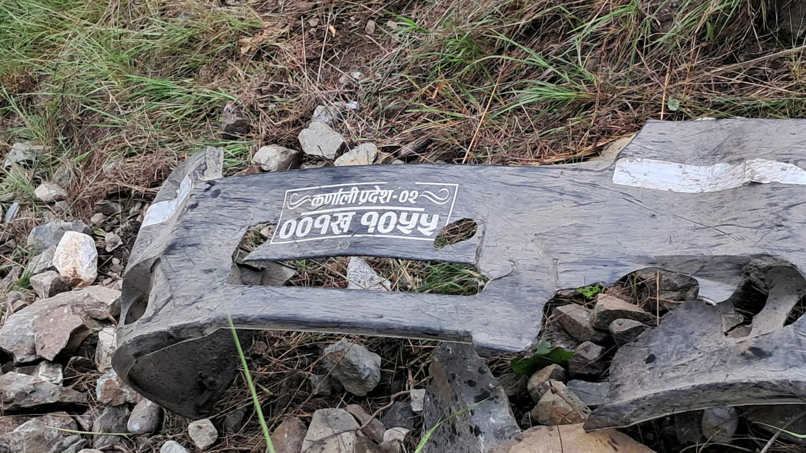 कर्णालीको भेलमा बेपत्ता गाडी र यात्रुको अवस्था अझै अज्ञात