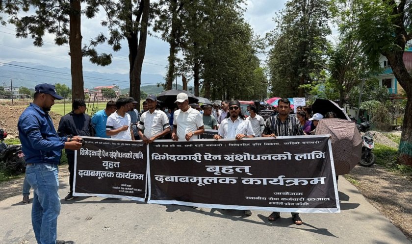 ६ दिनदेखि मुख्यमन्त्री कार्यालयको गेटमा स्थानीय कर्मचारीको धर्ना, भएन मुख्यमन्त्रीसँग भेट