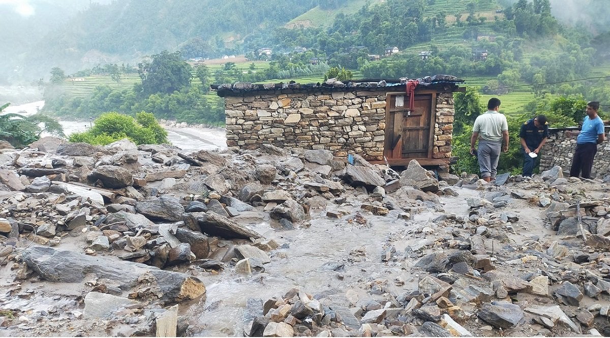 कर्णाली राजमार्ग पहिरोले छियाछिया, किन गइरहेको छ एउटै ठाउँमा बारम्बार पहिरो ?