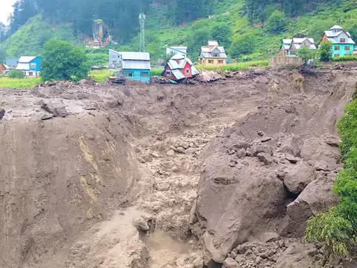   जम्मू-कश्मीरमा ‘क्लाउड ब्रस्ट’, १२ जनाको मृत्यु