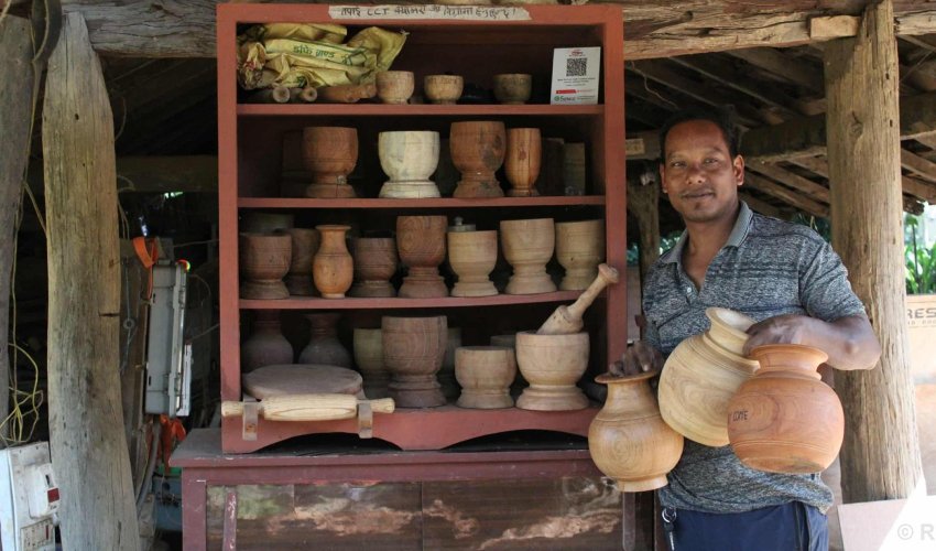  काठका भाँडाकुँडाबाट आत्मनिर्भर