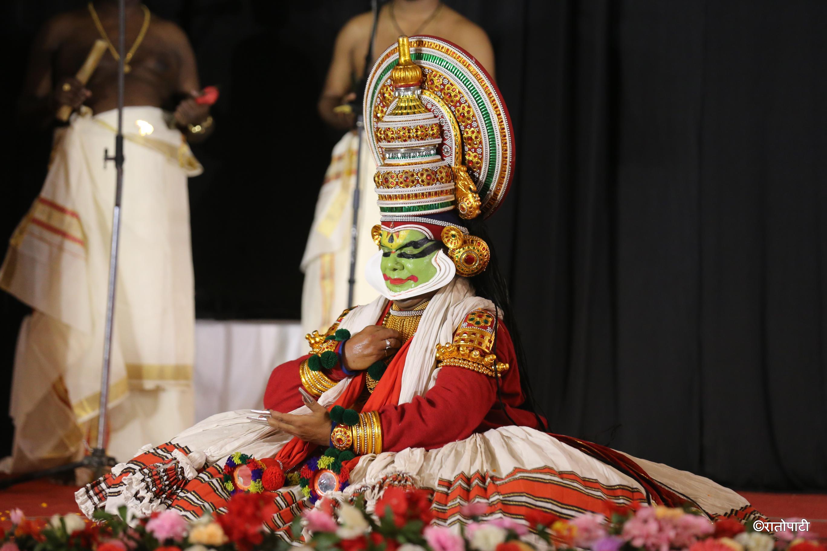 पाटनमा कथकली नृत्य, तस्बिरहरू