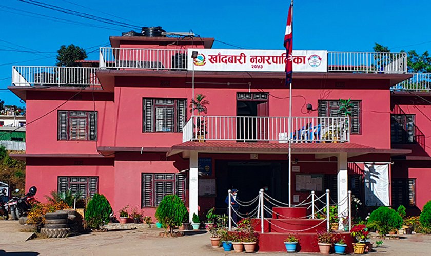 खाँदबारी नगरपालिकाका प्रमुखमाथि एमाले वडाध्यक्षको आक्रमण, २ जना पक्राउ