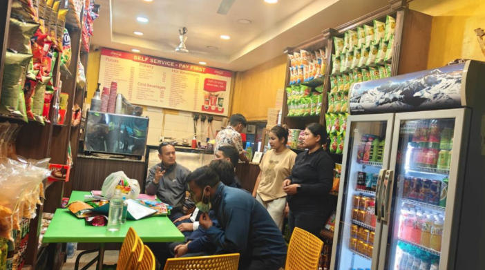   त्रिभुवन विमानस्थलभित्रका होटल र क्याफेमाथि कारबाही, १२ लाख जरिवानासहित गुणस्तरहीन खाद्यान्न नष्ट