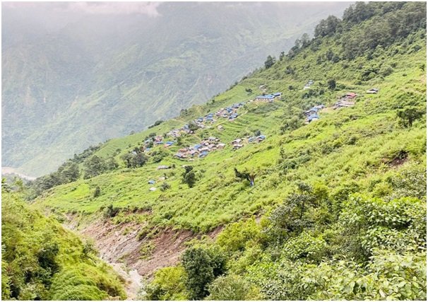 जमिन भासिँदै गएपछि खानीगाउँ पहिरोको जोखिममा