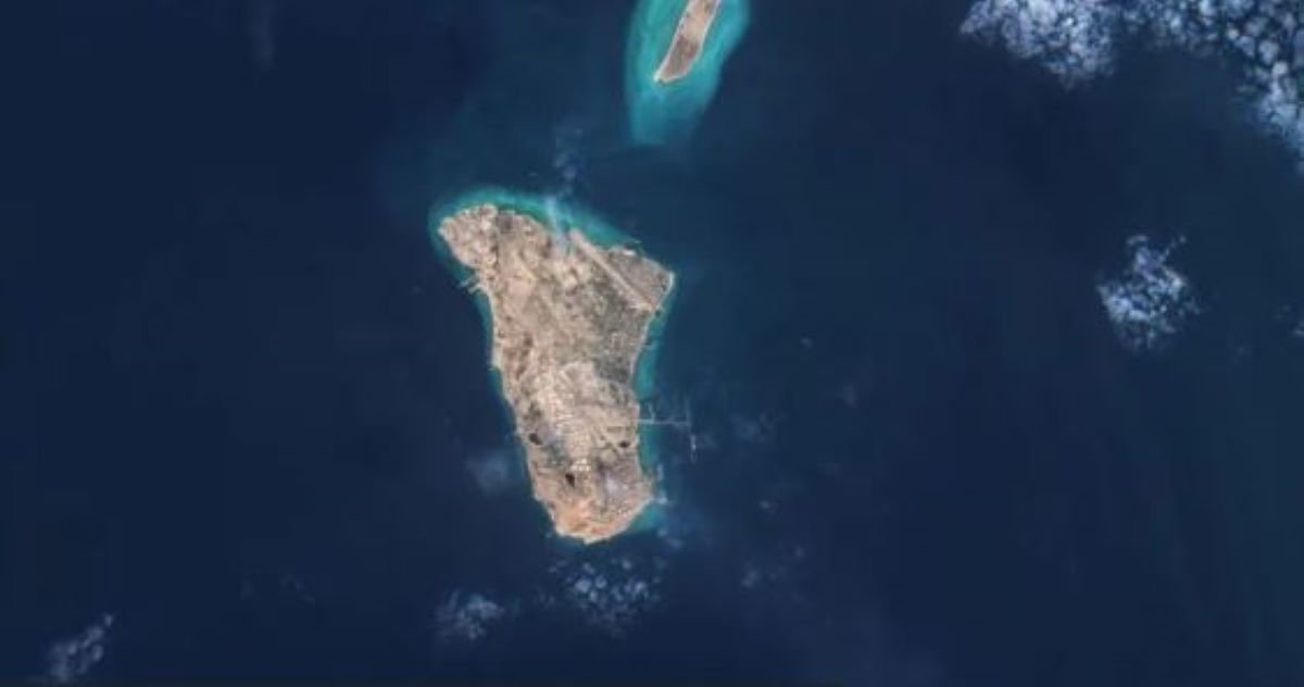 US Military Strikes Iranian Targets on Kharg Island, Oil Infrastructure Spared