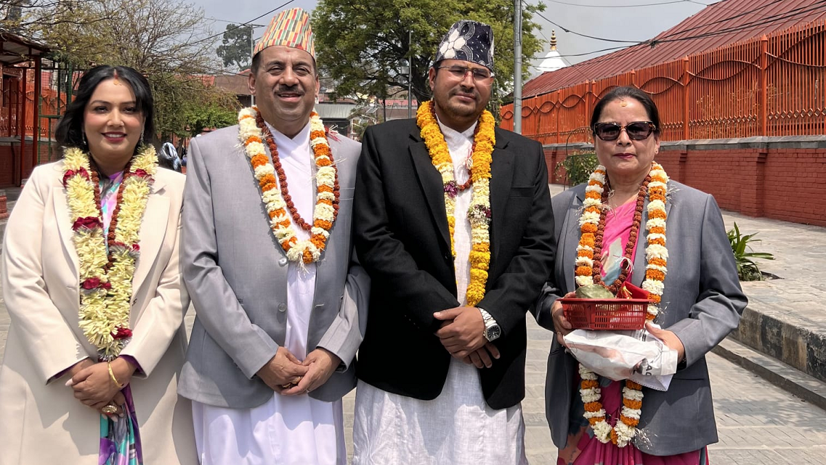   शपथअघि राप्रपा सांसदहरूद्वारा पशुपतिनाथ दर्शन, हिन्दु राष्ट्रको अठोट