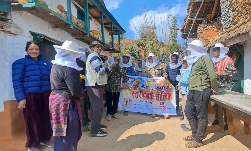   लेखर्कका किसान व्यावसायिक मौरीपालनमा आकर्षित