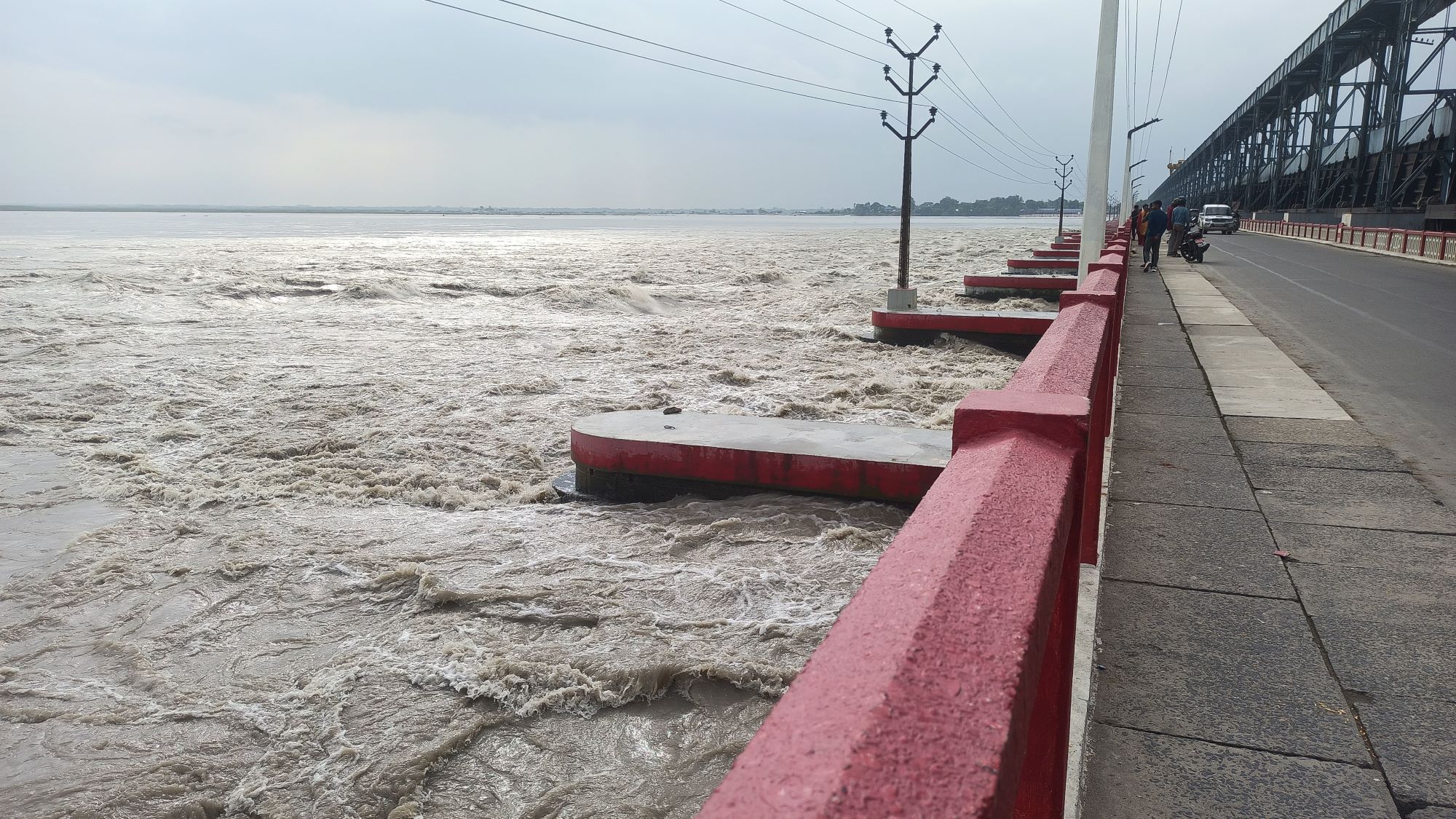   सप्तकोसी ब्यारेजको ५६ वटै ढोका खोलियो