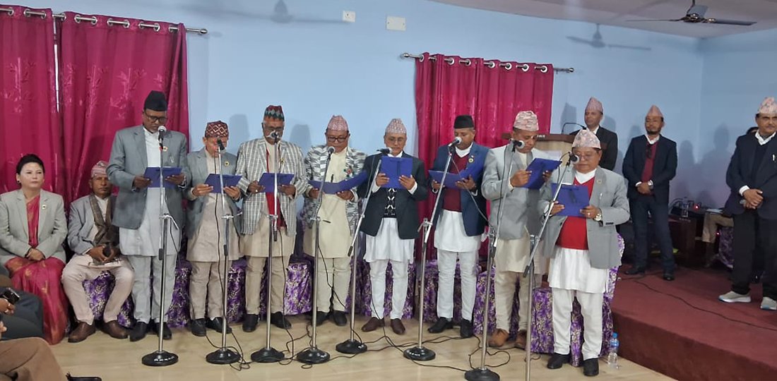  पूर्व र वर्तमान मुख्यमन्त्री तथा मन्त्रीको संख्या झण्डै प्रदेशसभाको बहुमत