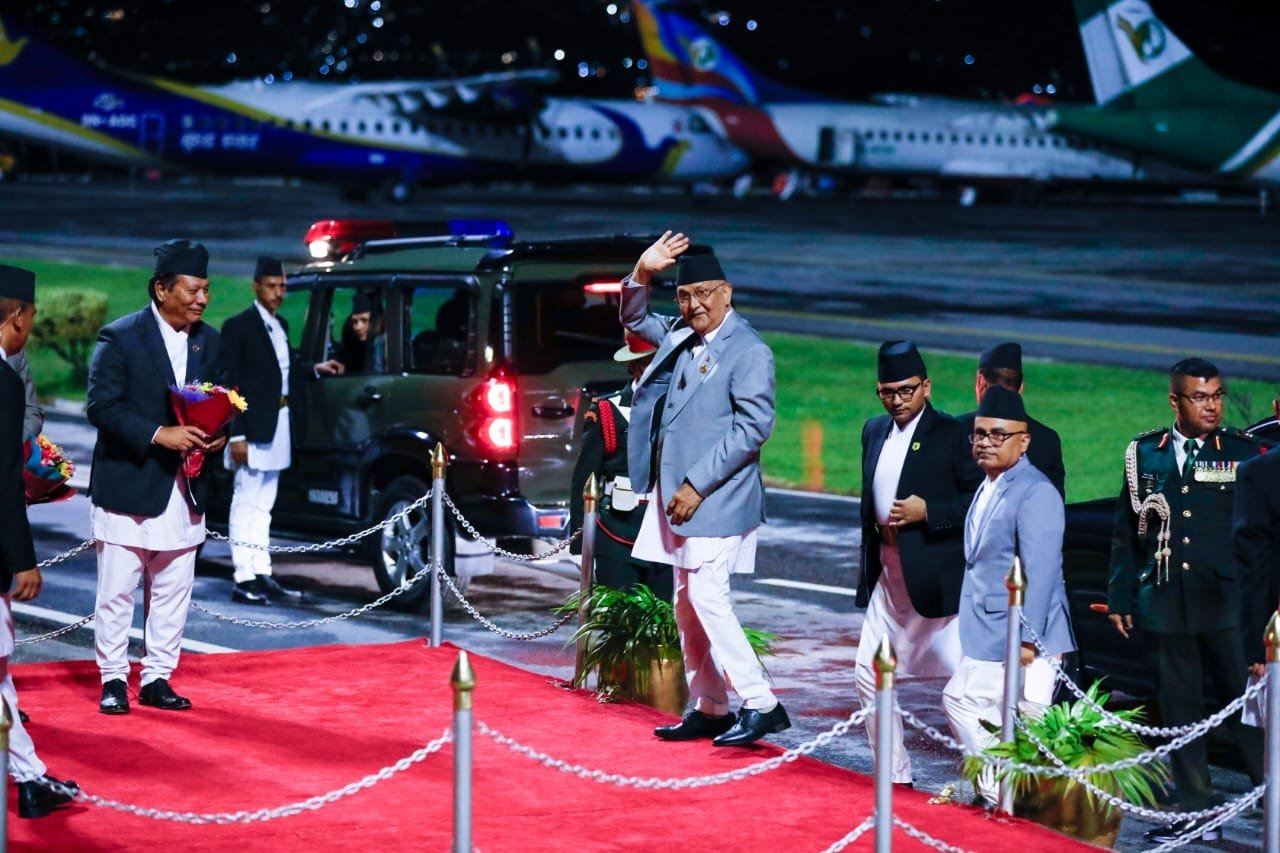   प्रधानमन्त्री ओली स्वदेश फिर्ता (तस्बिरहरू)