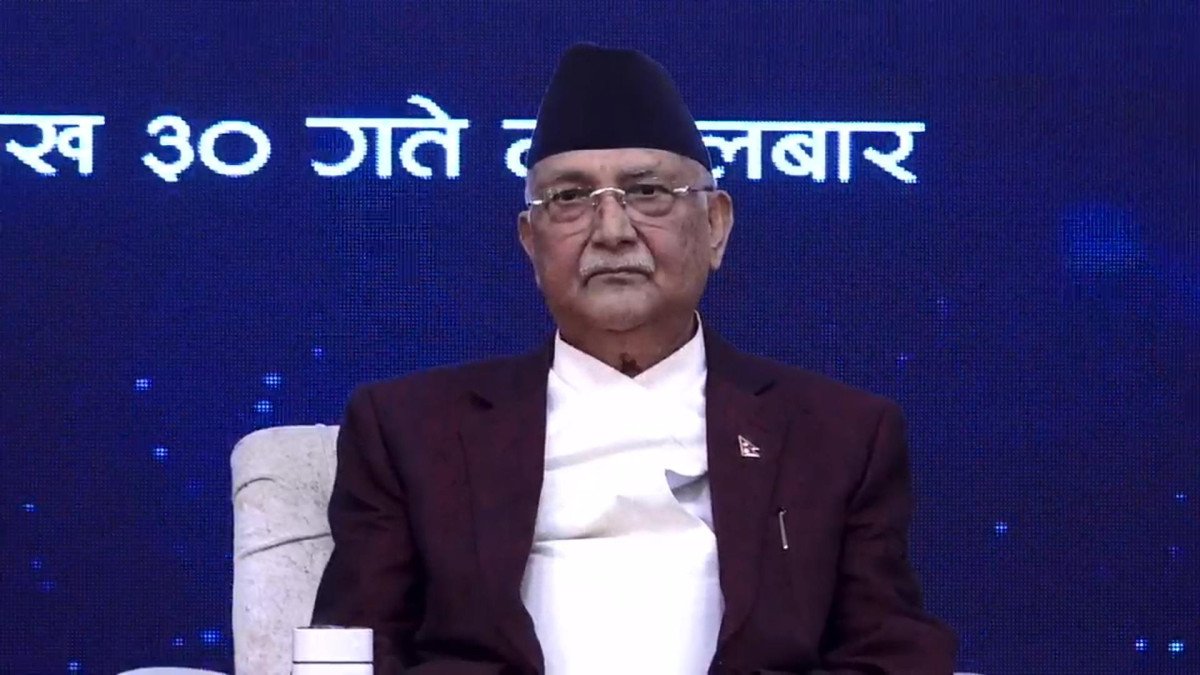 कलाकारलाई प्रधानमन्त्रीकाे प्रश्न : दार्जलिङको रेलमा गीत बनाउनुहुन्छ, जनकपुरको किन नदेखेको ?