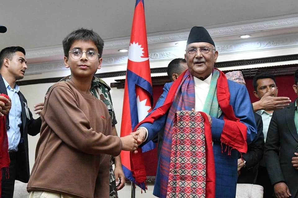   बधाई दिँदा खादा–माला प्रयोग नगर्न प्रधानमन्त्रीको आग्रह