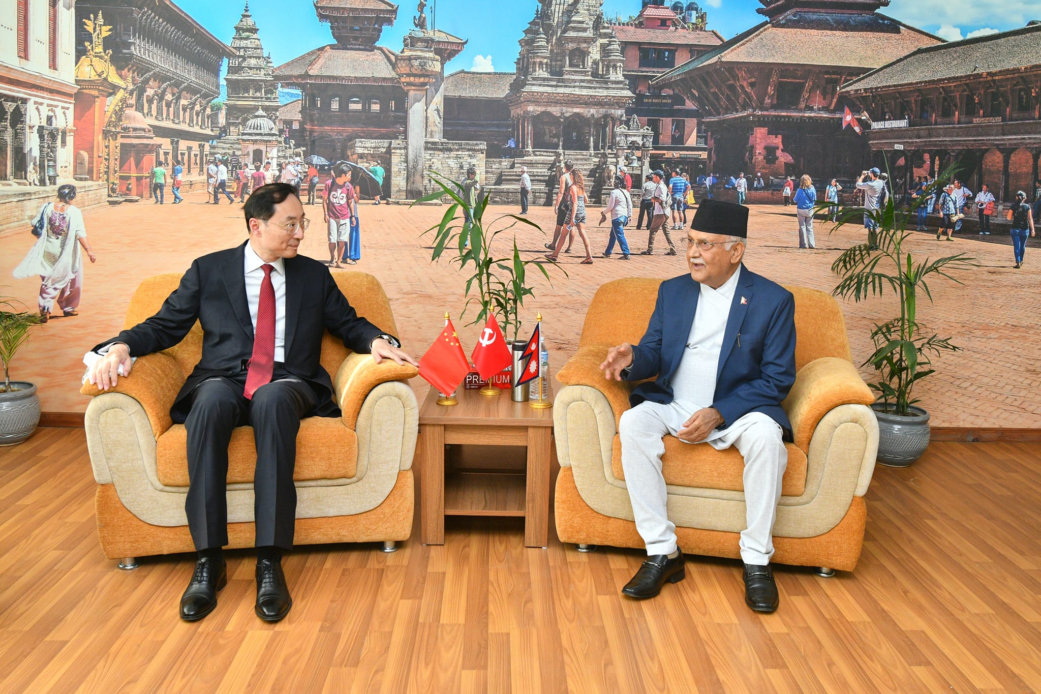   एमाले अध्यक्ष ओली र चिनियाँ उप विदेशमन्त्रीबिच भेटवार्ता