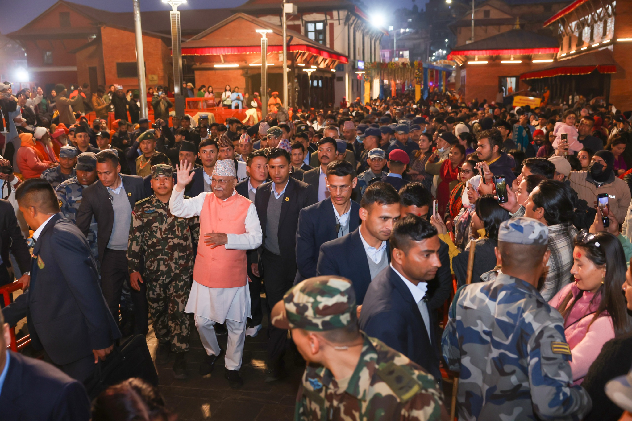 महाशिवरात्रिको पूर्वसन्ध्यामा ओली पुगे पशुपति