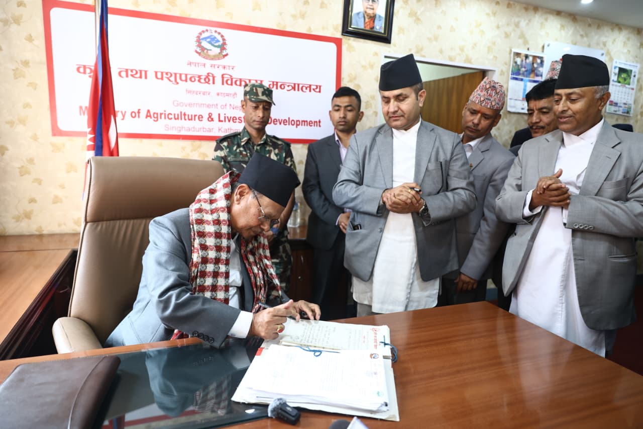 कृषिमन्त्री मदन परियारद्वारा पदभार ग्रहण, तस्बिरहरू