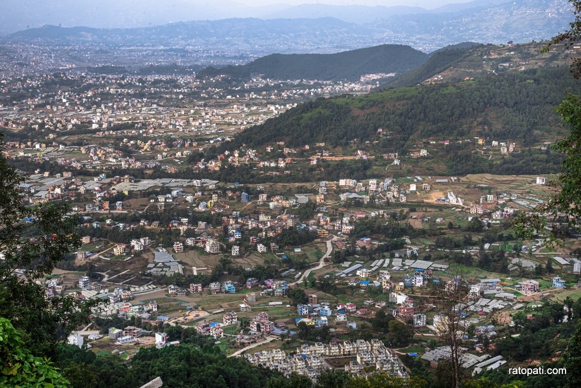 आधुनिकतामा समाहित हुँदै काठमाडौँको काँठ क्षेत्र (फोटो फिचर)