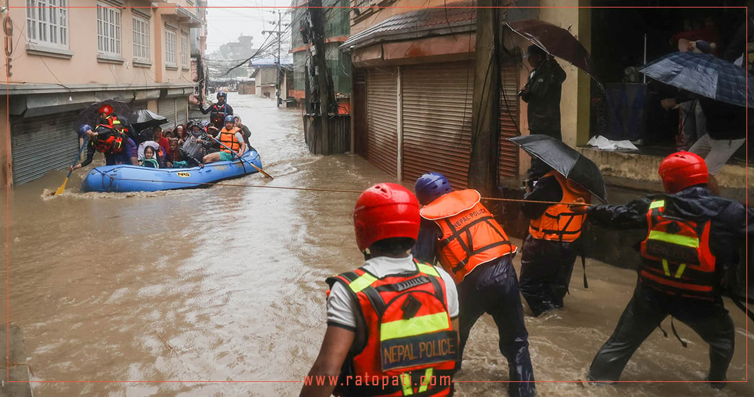 कुलेश्वर क्षेत्रको डुबानमा फसेकाहरूको उद्धार गरिँदै, तस्बिरहरू