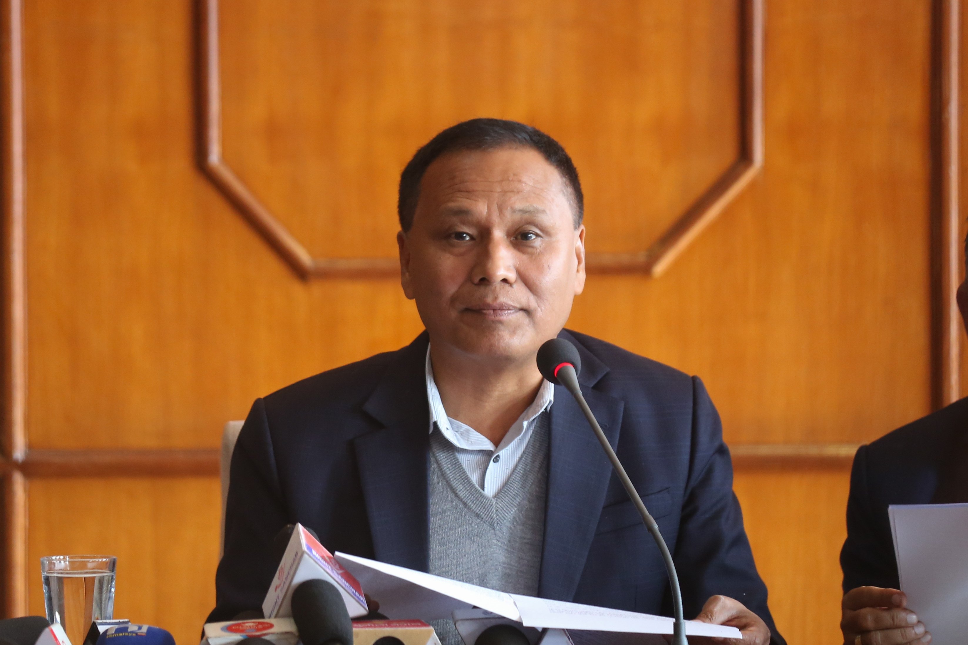   देश नयाँ शिराबाट अगाडि बढ्छ :  मन्त्री घिसिङ