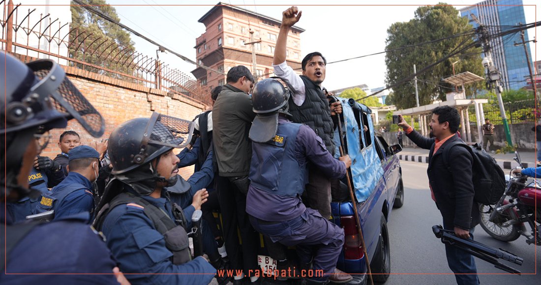 कुलमान हटाएको विरोधमा सिंहदरबार अगाडि प्रदर्शन, १२ जना पक्राउ, तस्बिरहरू