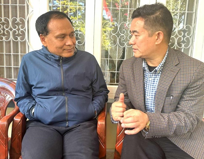   मेलम्ची खानेपानीको अवरोध हटाउन हेलम्बु गाउँपालिकाका अध्यक्षलाई मन्त्री घिसिङकाे आग्रह